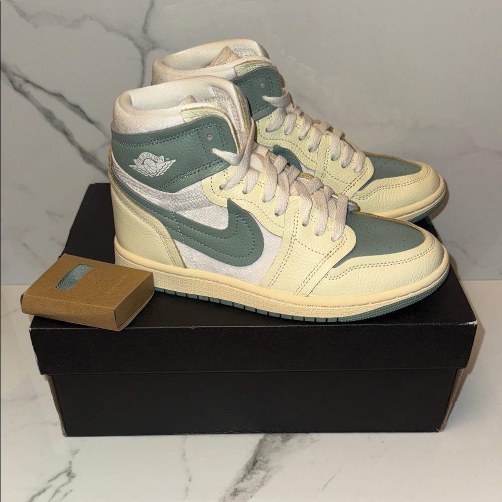 Nike Air Jordan 1 High in Cream and Green women’s size 6.5 nwt